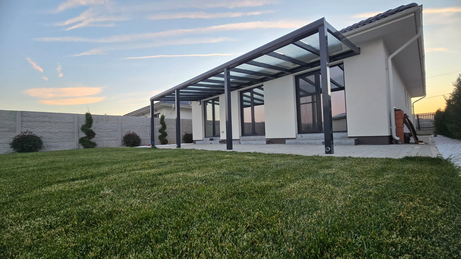 Studiu de caz: acoperiș din sticlă (Wintergarden) realizat pentru terasă rezidențială – utilizare pe tot parcursul anului