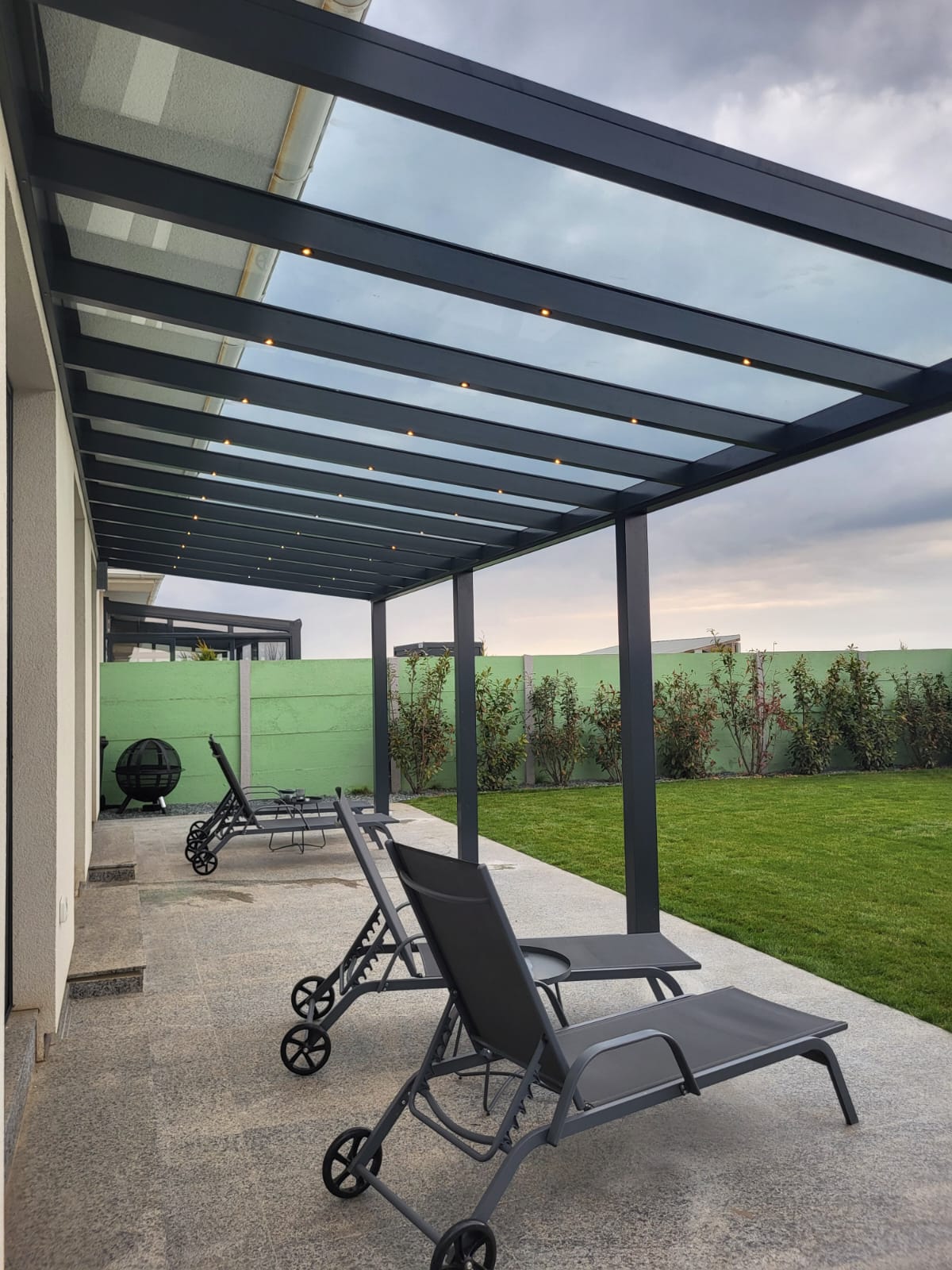 Acoperiș fix din sticlă laminată 5.5 mm cu iluminare LED integrată – Vega Prod Sistem