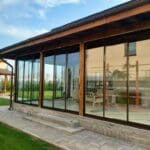 Închidere glisantă din sticlă termopan 22 mm – terasă modernă