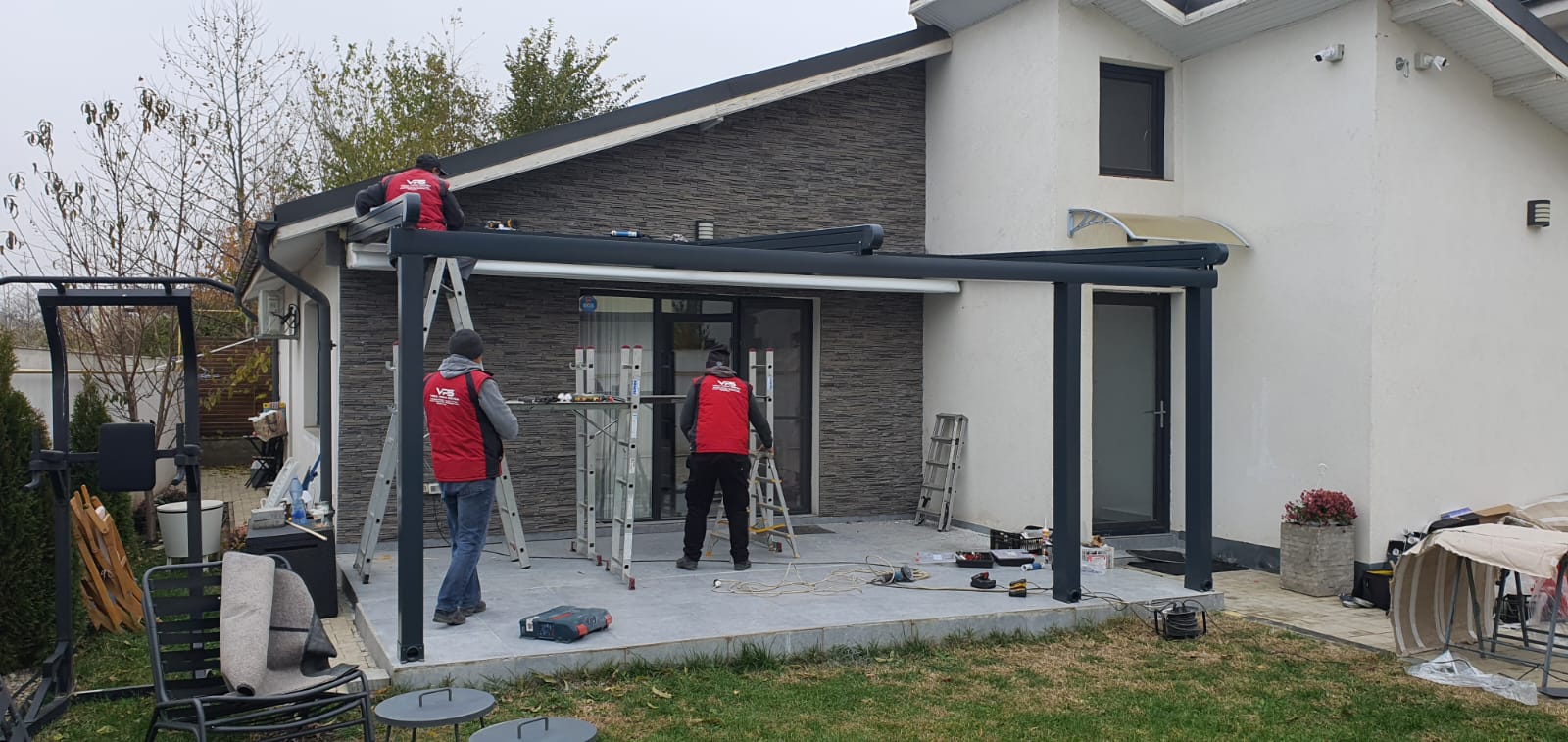 Cum lucrăm la Vega Prod Sistem și de ce nu folosim soluții standard